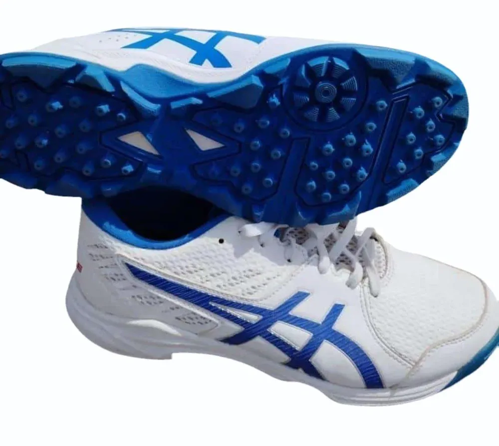 Lace-Up Men Saga Sports Shoes