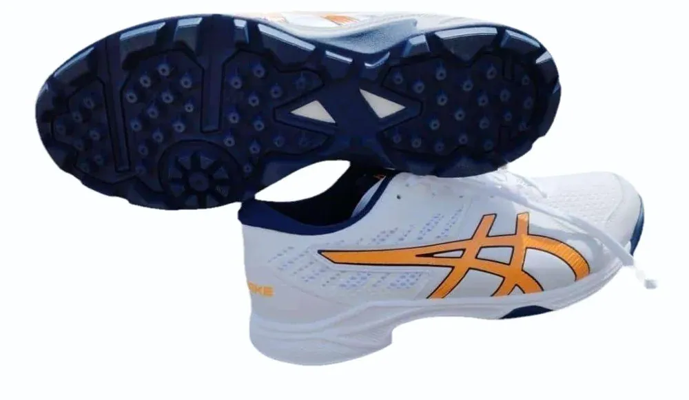Lace-Up Men Saga Sports Shoes