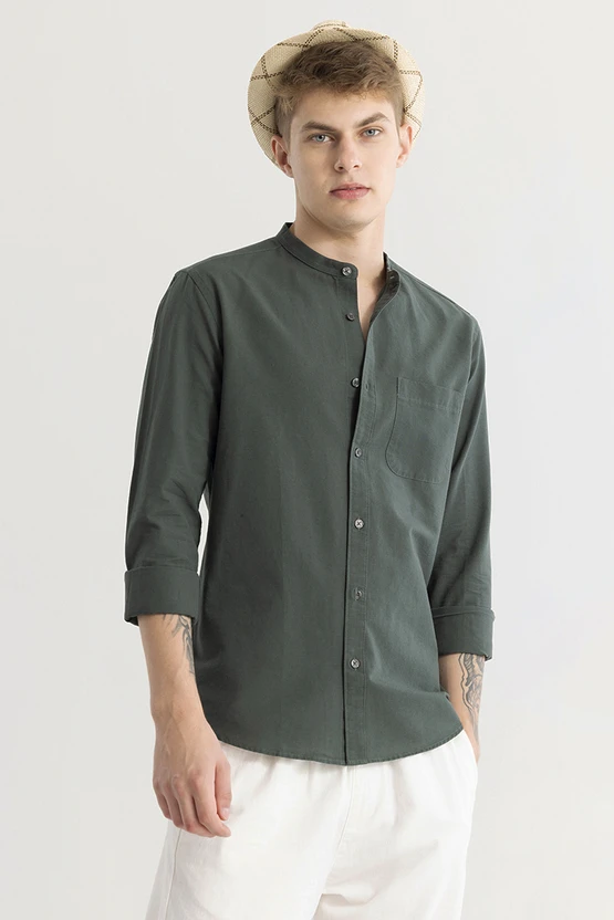 Snitch Men Solid Casual Green Shirt