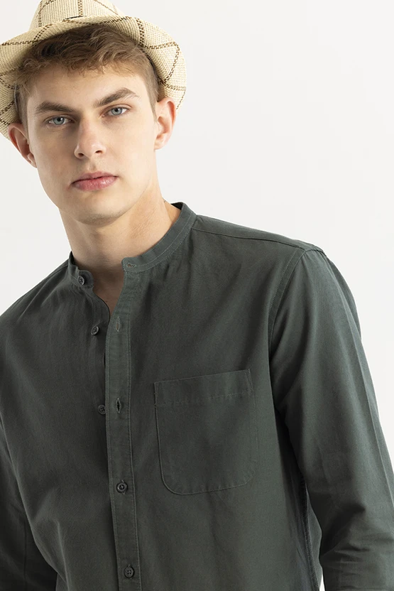 Snitch Men Solid Casual Green Shirt