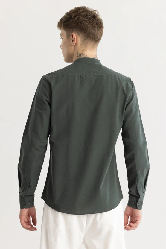 Snitch Men Solid Casual Green Shirt