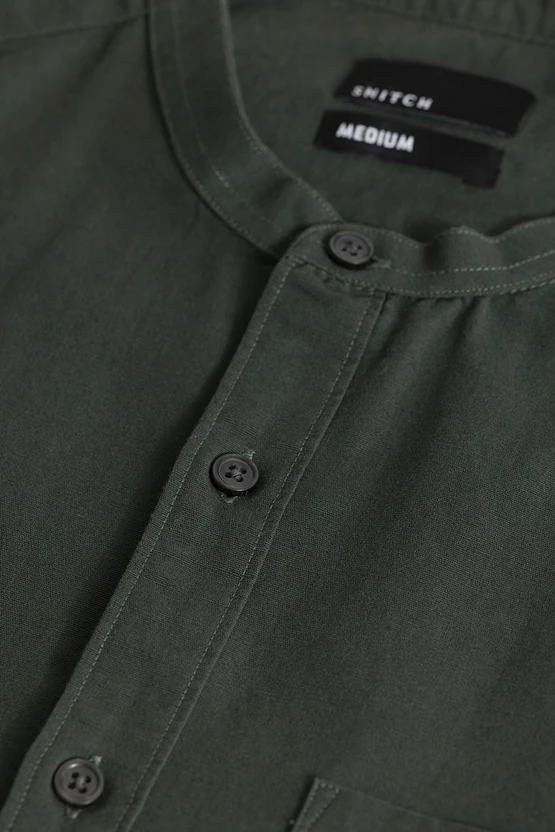 Snitch Men Solid Casual Green Shirt